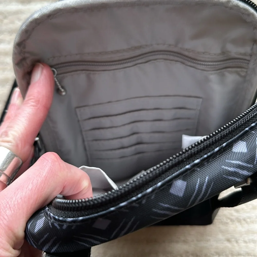 NWT Baggallini Journey Crossbody Bag Travel Purse Black Diamond RFID